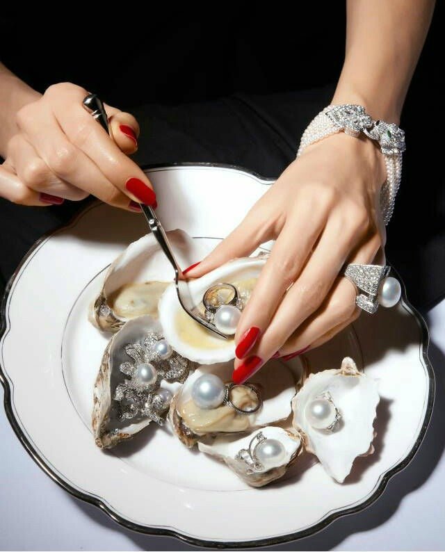 Luxury Living: A Guide for Empowered Women on Embracing A Lavish Lifestyle - Silva Collection