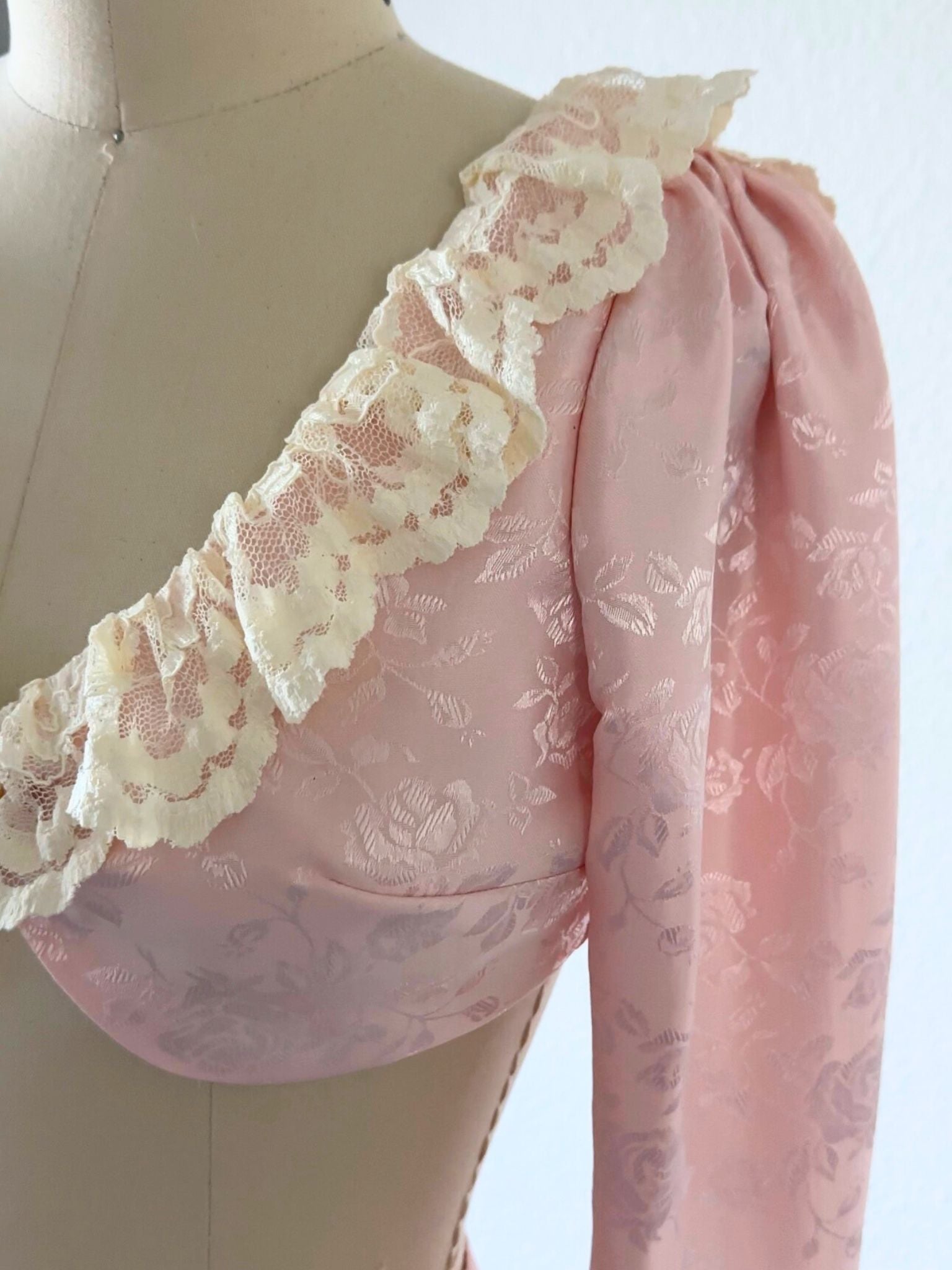 [TOP ONLY] Countess Coquette Pink Floral Jacquard Top With Pearl Drop Pendant (No Restocks)