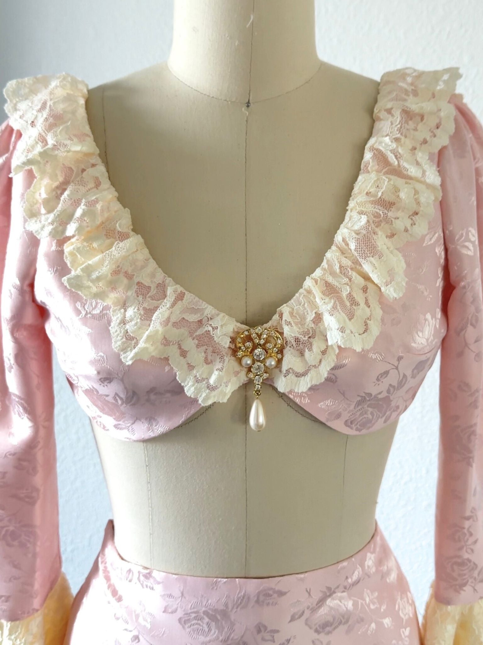 [TOP ONLY] Countess Coquette Pink Floral Jacquard Top With Pearl Drop Pendant (No Restocks)