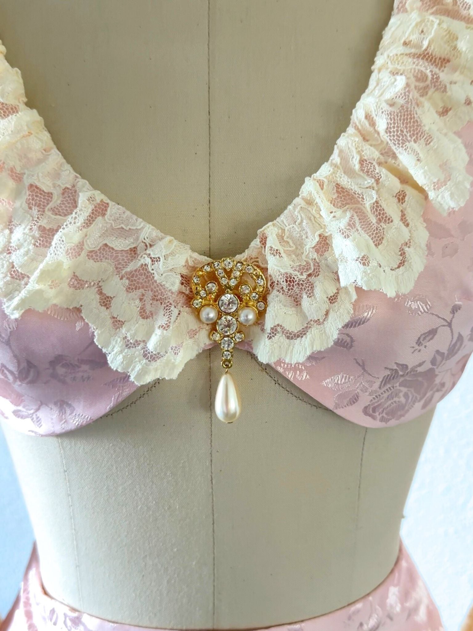 [TOP ONLY] Countess Coquette Pink Floral Jacquard Top With Pearl Drop Pendant (No Restocks)
